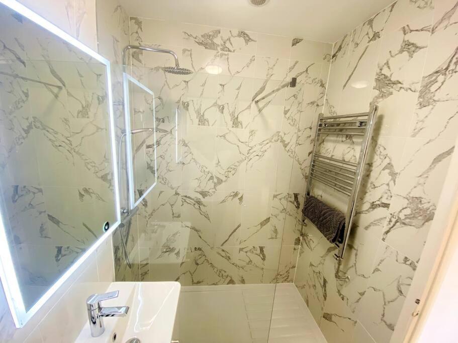 City Centre Riverside Apartment وِنشيستير المظهر الخارجي الصورة